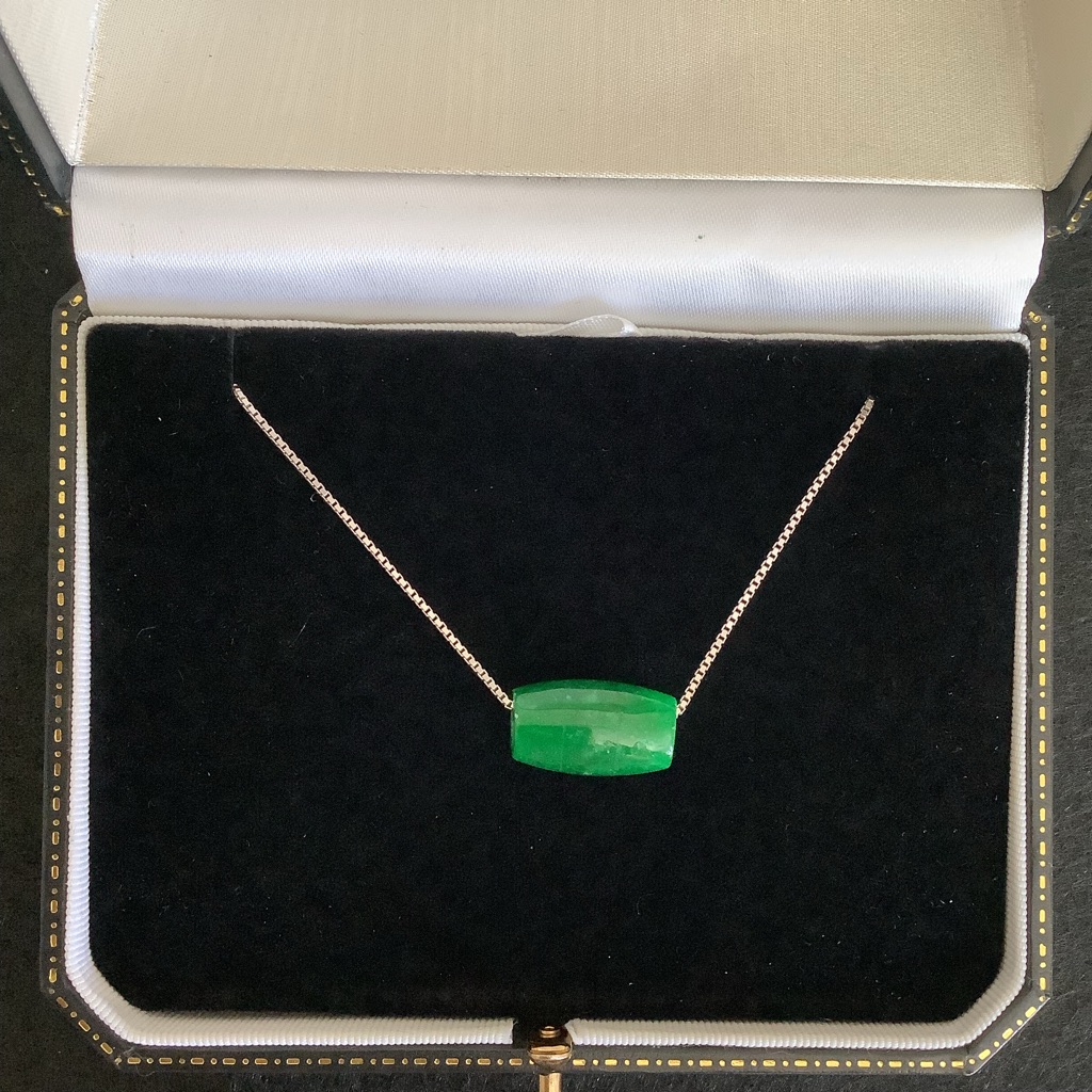 New 925 Sterling Silver Genuine Emerald Green Jade Pendant Necklace.